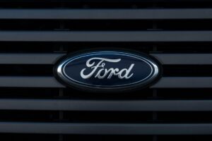 CEO da Ford comenta avanço das montadoras chinesas; entenda o que está em jogo