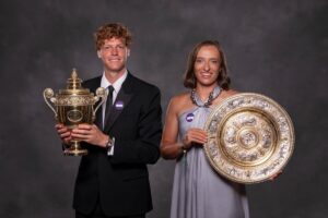 Sinner e Swiatek recebem premiação recorde com títulos de Wimbledon