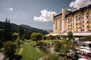 Gstaad Palace passa por reforma milionária e renova áreas históricas do hotel