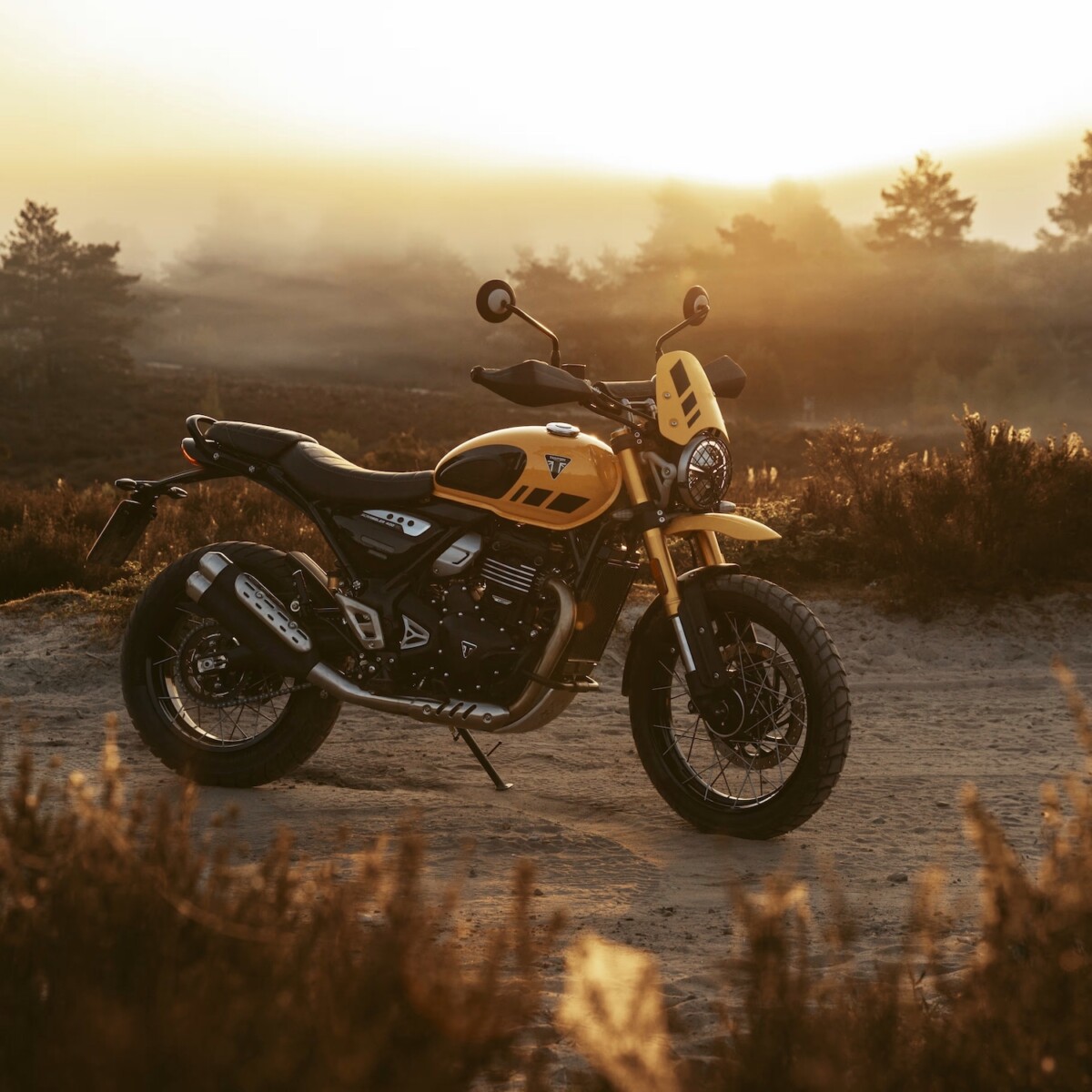 Triumph anuncia nova Scrambler 400 XC e condições especiais para aniversário da linha T-Series