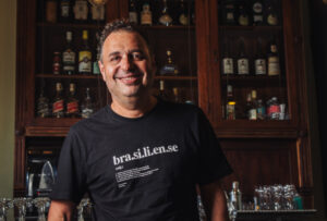 Gil Guimarães invade o Guarita com pizza futurista