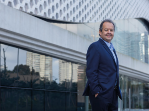 Um mercado. Dois ritmos