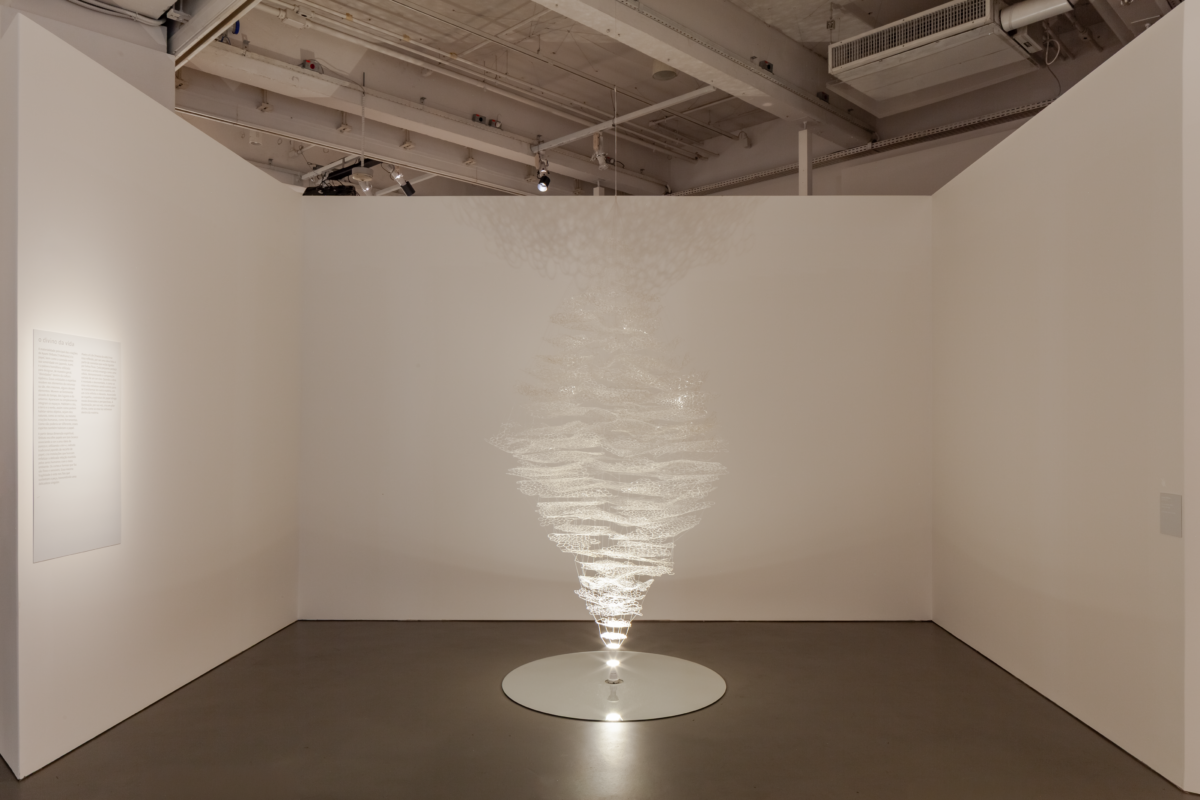Nova exposição da Japan House explora as nuances invisíveis de uma cor
