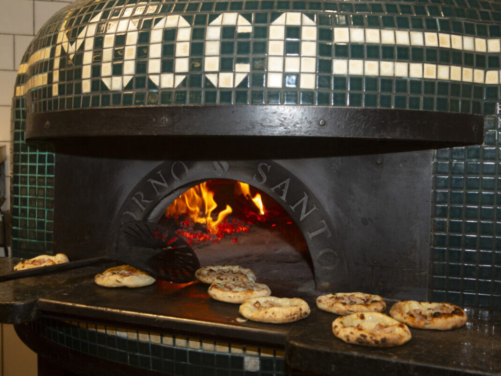 A Pizza da Mooca celebra 15 anos com série de pizzas assinadas por chefs convidados