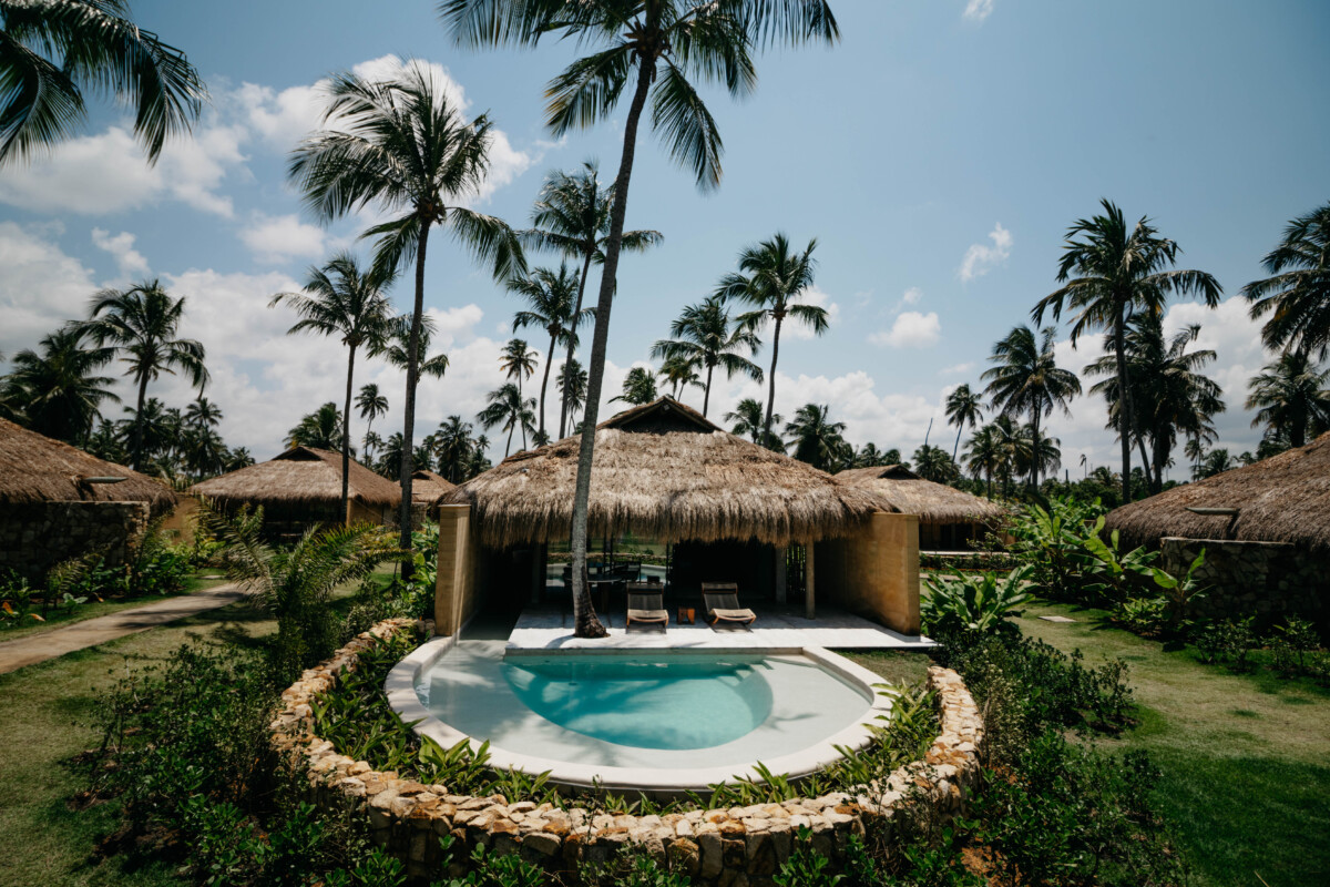 Praia pouco conhecida de Alagoas abriga hotel com apenas oito bangalôs