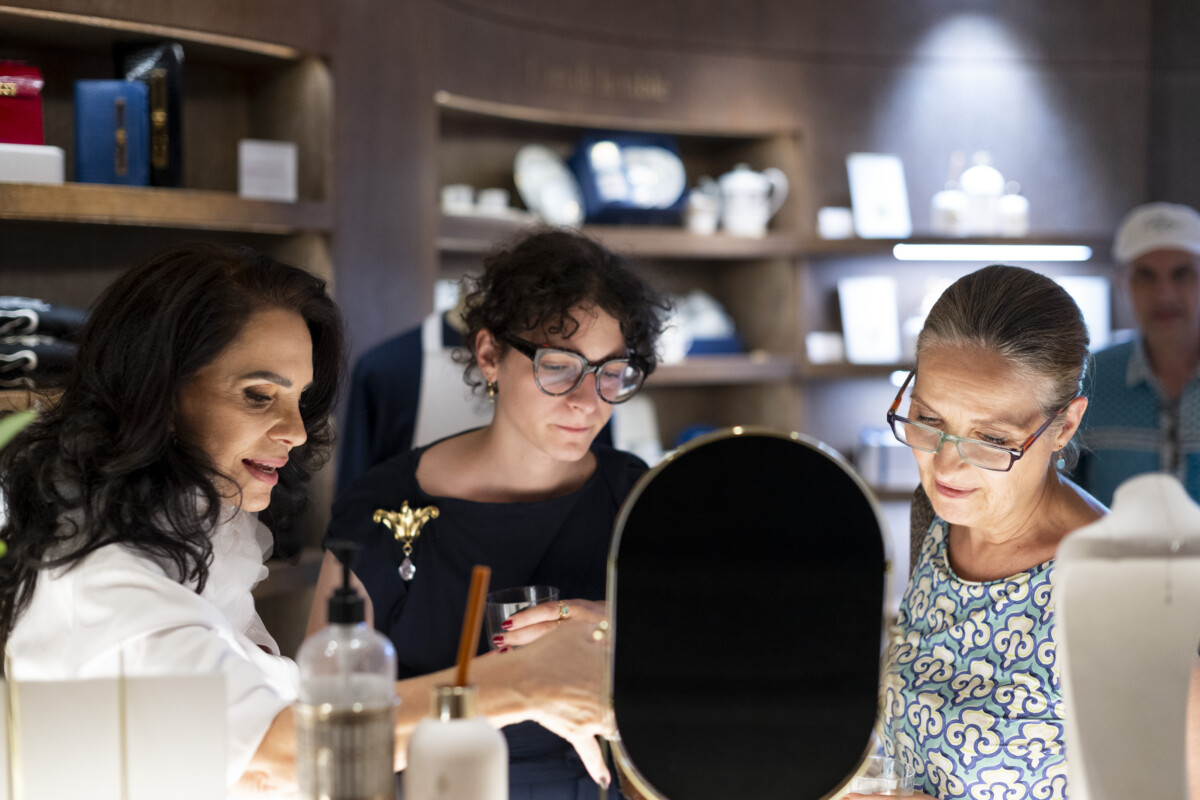 Joalheria brasileira é eleita marca do mês na Galerie du Ritz Paris