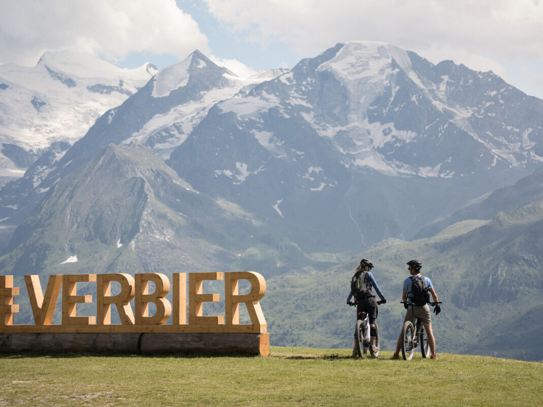 Hotel de Richard Branson, nos Alpes Suíços, lança retiro de mountain bike com campeões mundiais