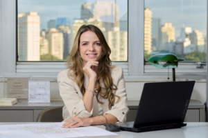 Menos clientes, mais valor: Juliana Cascaes fala sobre a estratégia que transformou sua carreira