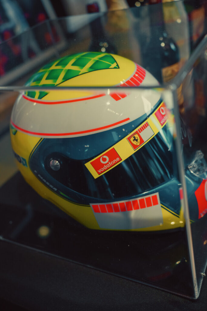 Capacete de Massa e Rolex Cellini estão entre os destaques de leilão do LAR