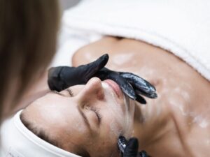 Dermatologia estética propõe beleza sem padronização dos rostos