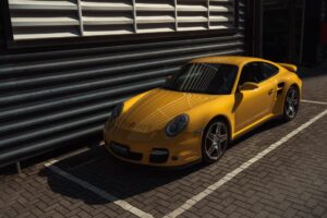 “Amarelinho”: o Porsche 911 Turbo 2008 com 216 mil km