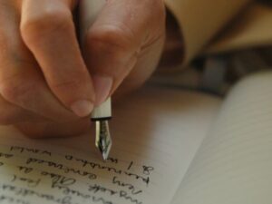 Aula de caligrafia da Montblanc ensina a criar diários de viagem; veja como se inscrever