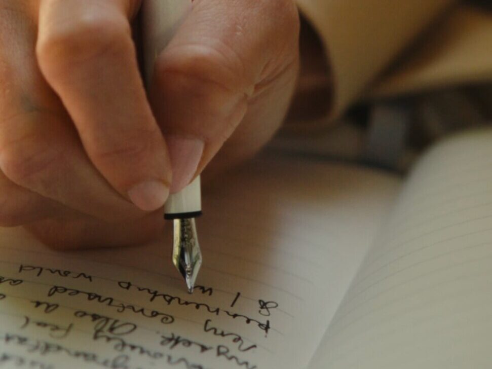 Aula de caligrafia da Montblanc ensina a criar diários de viagem; veja como se inscrever